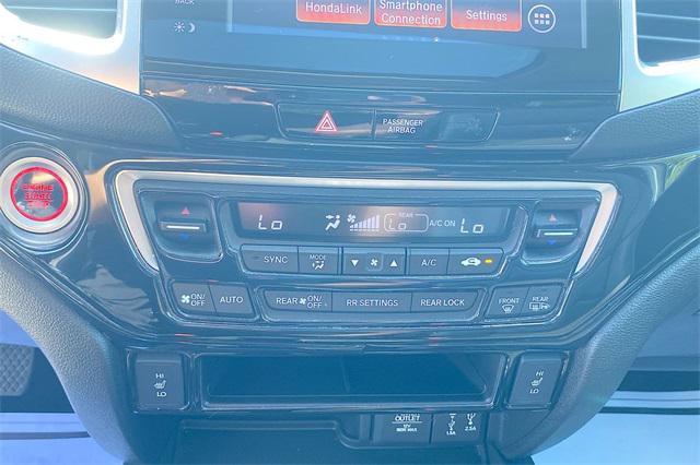 Photo of 2017 Black Honda Pilot