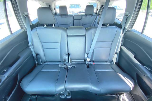 Photo of 2017 Black Honda Pilot