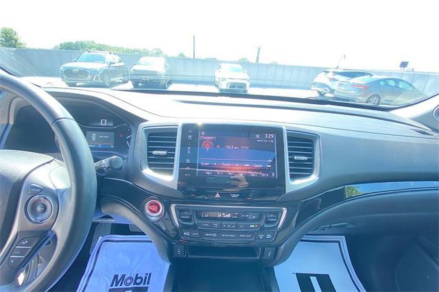 Photo of 2017 Black Honda Pilot
