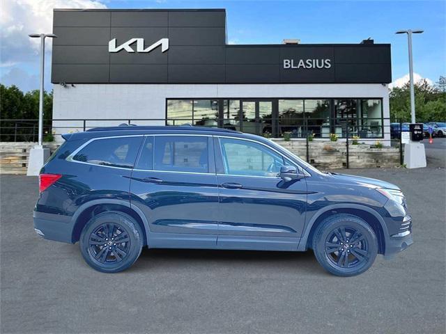 Photo of 2017 Black Honda Pilot