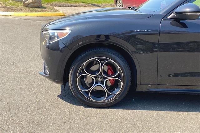 Photo of 2023 Vulcano Black Metallic Alfa Romeo Stelvio