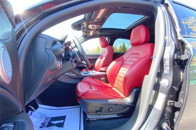 Photo of 2023 Vulcano Black Metallic Alfa Romeo Stelvio