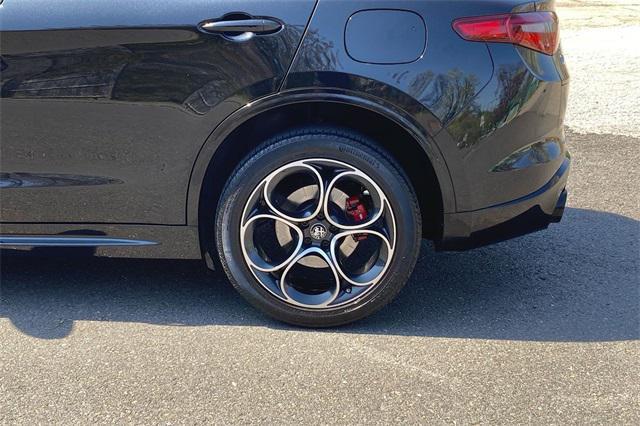 Photo of 2023 Vulcano Black Metallic Alfa Romeo Stelvio