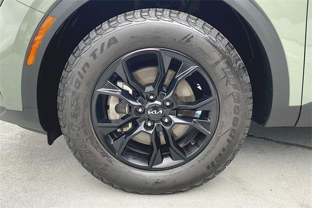 Photo of 2023 Jungle Green/Ebony Black Roof Kia Sportage
