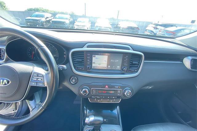 Photo of 2019 Titanium Silver Kia Sorento