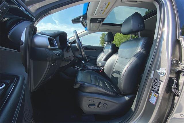 Photo of 2019 Titanium Silver Kia Sorento