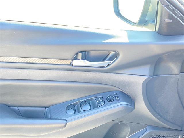 Photo of 2022 Gun Metallic Nissan Altima