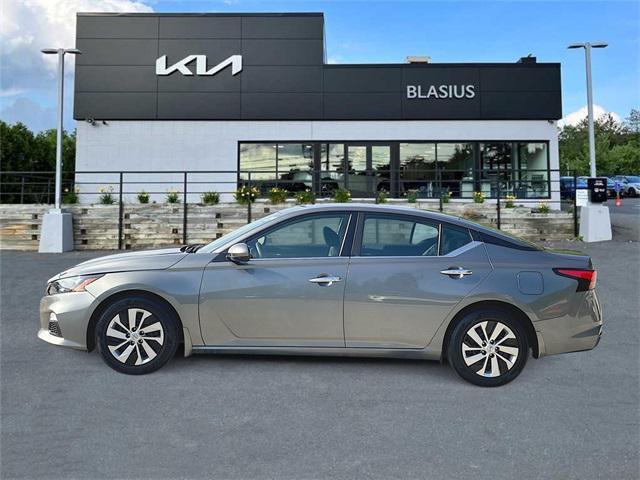 Photo of 2022 Gun Metallic Nissan Altima