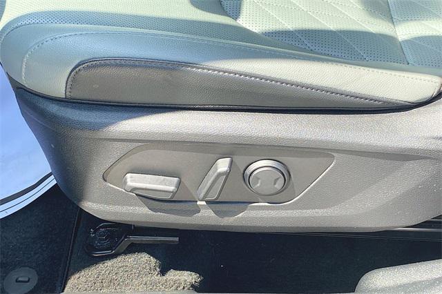 Photo of 2024 Ebony Black Kia Sportage