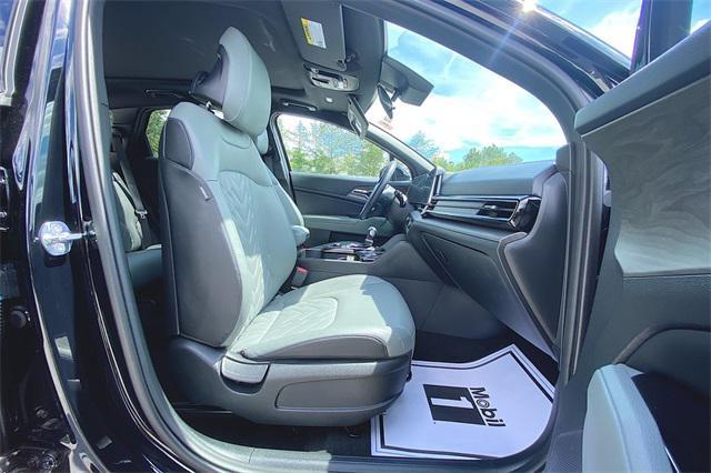 Photo of 2024 Ebony Black Kia Sportage