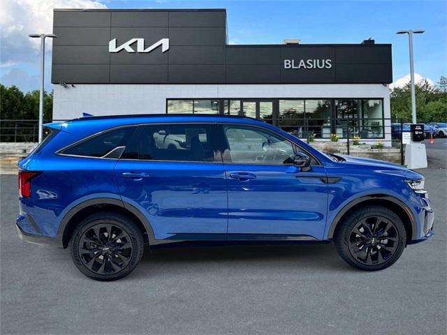 Photo of 2023 Sapphire Blue Kia Sorento