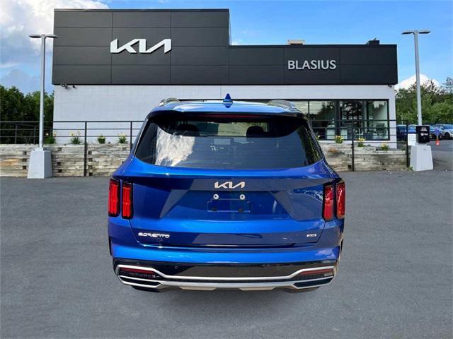 Photo of 2023 Sapphire Blue Kia Sorento