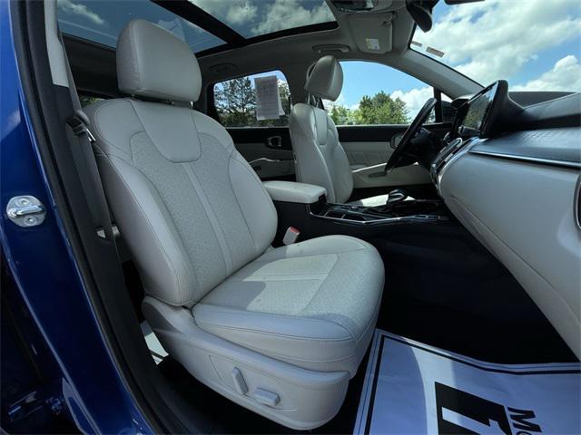 Photo of 2023 Sapphire Blue Kia Sorento