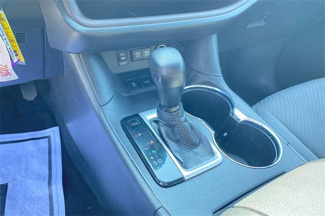 Photo of 2018 Shoreline Blue Pearl Toyota Highlander