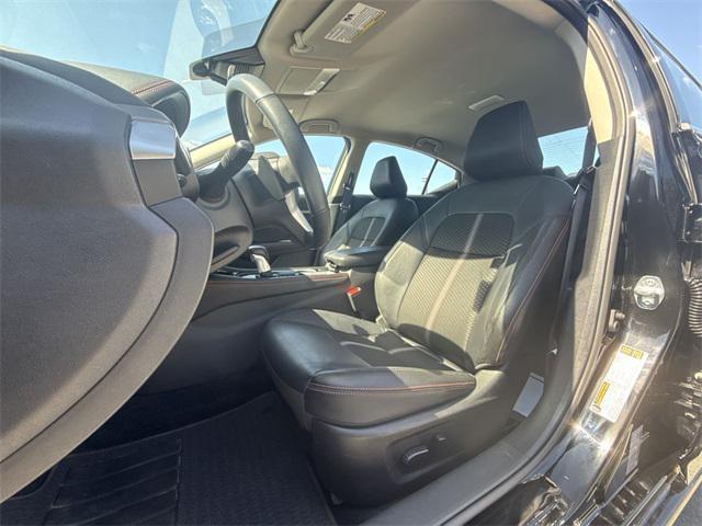 Photo of 2024 Super Black Clearcoat Nissan Altima
