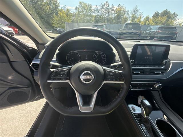 Photo of 2024 Super Black Clearcoat Nissan Altima