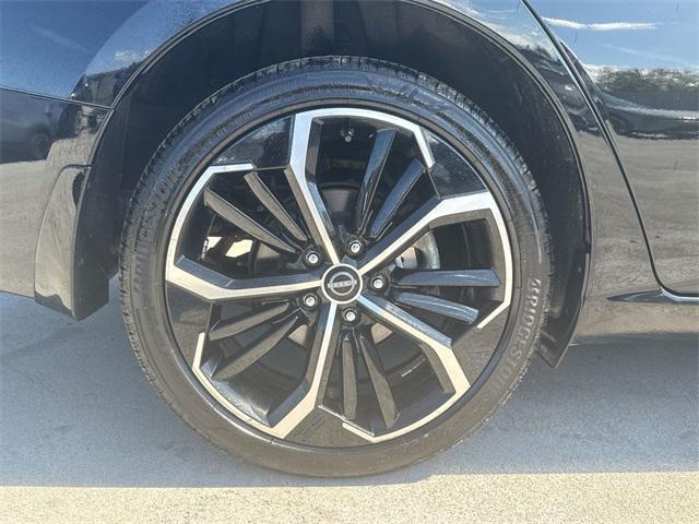 Photo of 2024 Super Black Clearcoat Nissan Altima