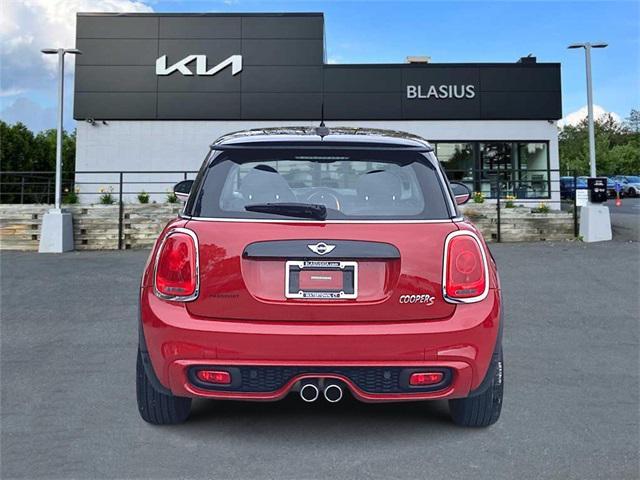 Photo of 2018 Red MINI Hardtop