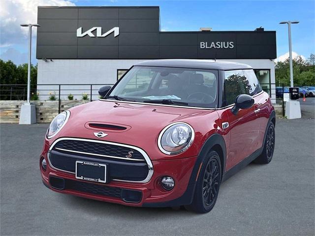 Photo of 2018 Red MINI Hardtop