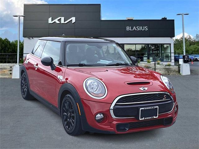 Photo of 2018 Red MINI Hardtop