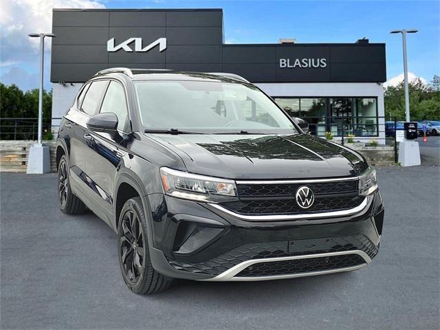 Photo of 2022 Deep Black Pearl Volkswagen Taos