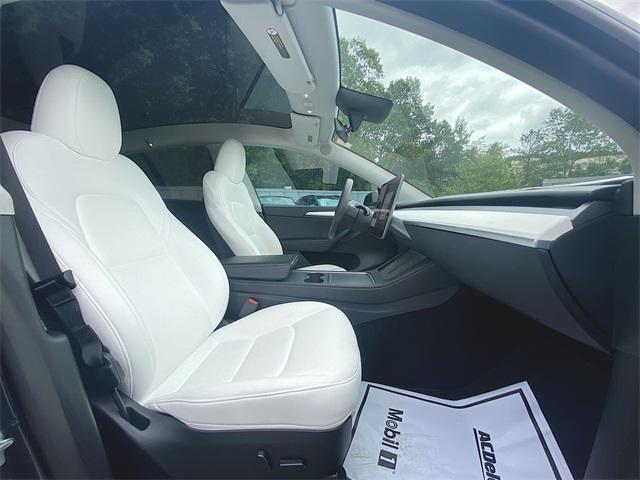 Photo of 2023 Deep Blue Metallic Tesla Model Y