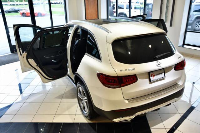 Photo of 2022 Polar White Mercedes-Benz GLC 300