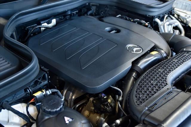 Photo of 2022 Polar White Mercedes-Benz GLC 300