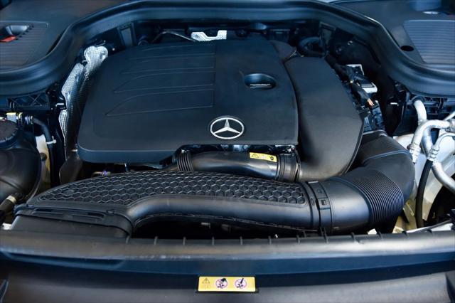 Photo of 2022 Polar White Mercedes-Benz GLC 300