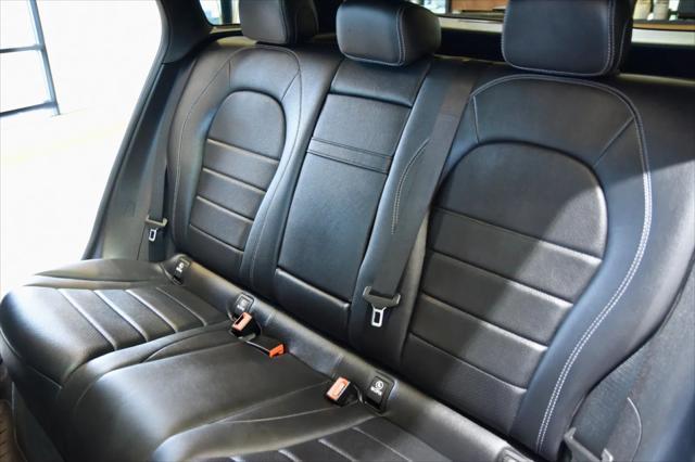 Photo of 2022 Polar White Mercedes-Benz GLC 300