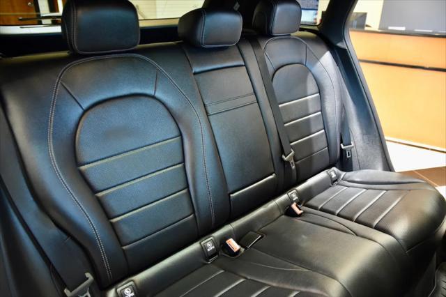 Photo of 2022 Polar White Mercedes-Benz GLC 300