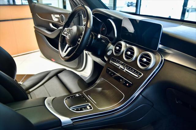 Photo of 2022 Polar White Mercedes-Benz GLC 300