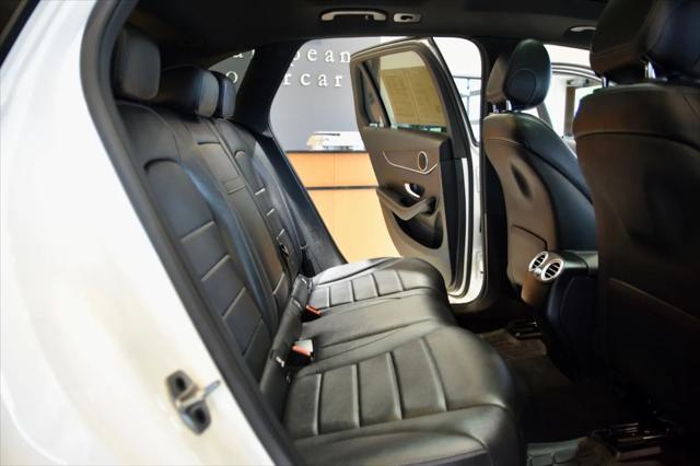 Photo of 2022 Polar White Mercedes-Benz GLC 300