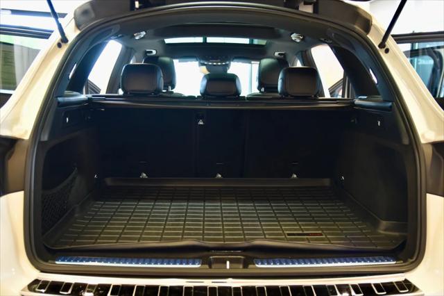 Photo of 2022 Polar White Mercedes-Benz GLC 300