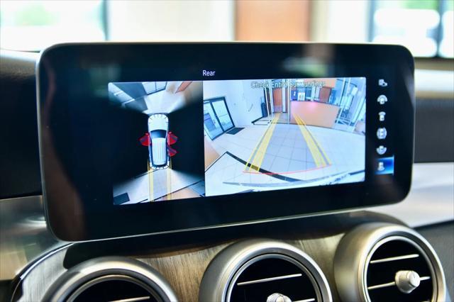Photo of 2022 Polar White Mercedes-Benz GLC 300