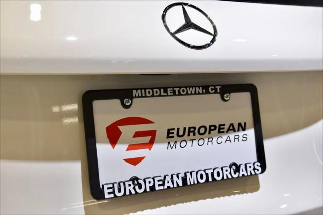 Photo of 2022 Polar White Mercedes-Benz GLC 300