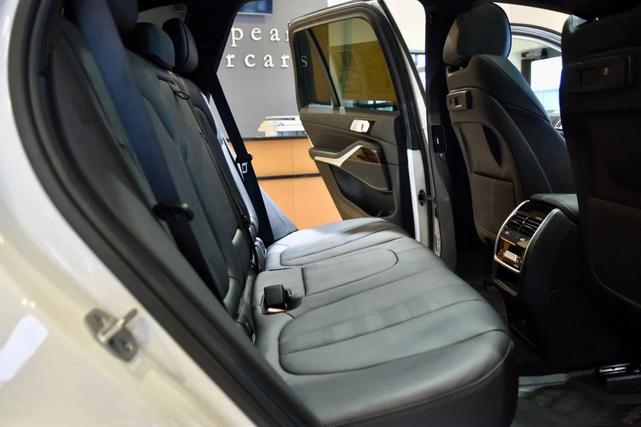 Photo of 2021 Mineral White Metallic BMW X5