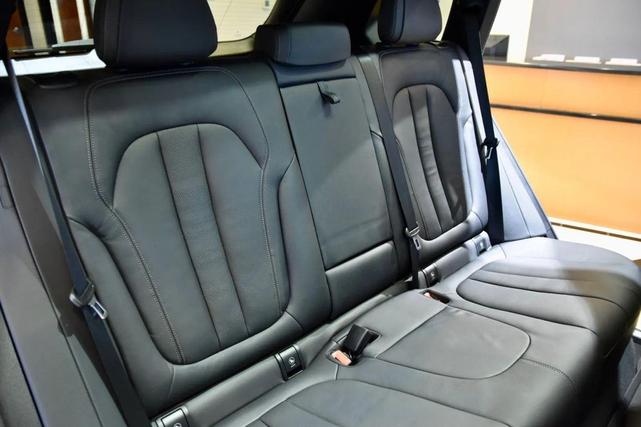 Photo of 2021 Mineral White Metallic BMW X5