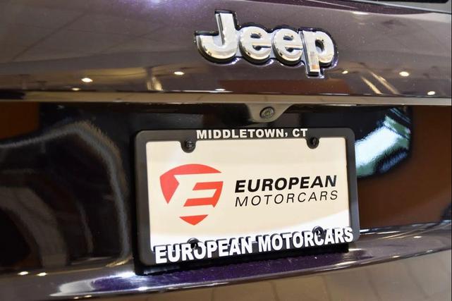 Photo of 2021 Sangria Metallic Clearcoat Jeep Grand Cherokee