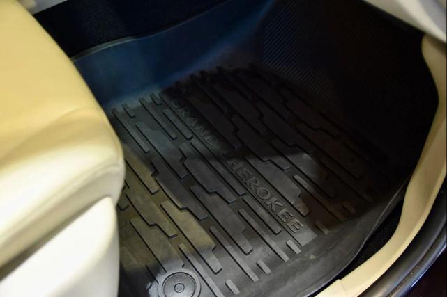 Photo of 2021 Sangria Metallic Clearcoat Jeep Grand Cherokee