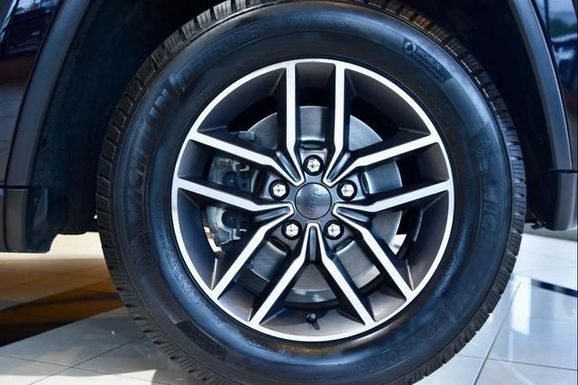 Photo of 2021 Sangria Metallic Clearcoat Jeep Grand Cherokee