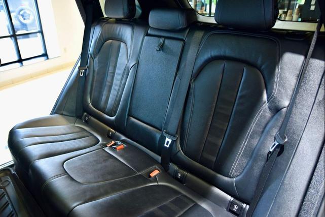 Photo of 2022 Alpine White BMW X5