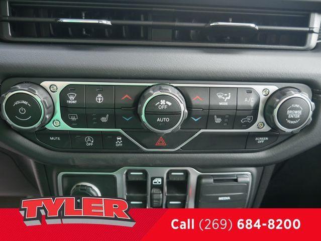 Photo of 2025 Bright White Jeep Wrangler