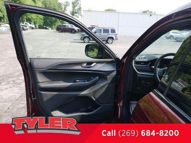 Photo of 2025 Velvet Red Pearlcoat Jeep Grand Cherokee L