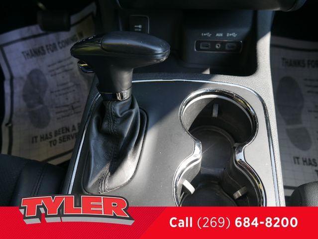 Photo of 2020 DB Black Crystal Clearcoat Dodge Durango
