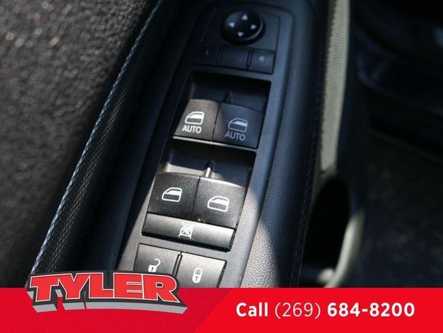 Photo of 2020 DB Black Crystal Clearcoat Dodge Durango