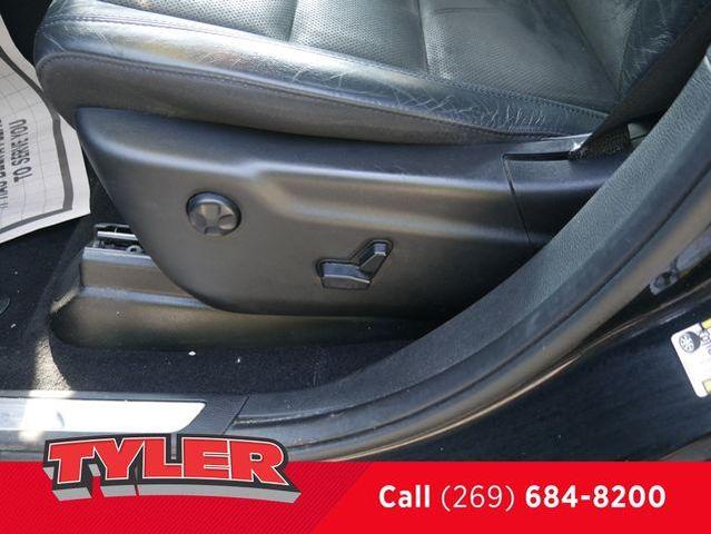 Photo of 2020 DB Black Crystal Clearcoat Dodge Durango