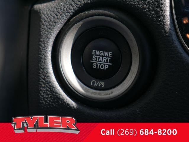 Photo of 2020 DB Black Crystal Clearcoat Dodge Durango