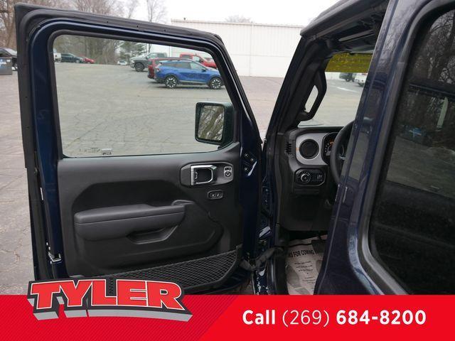 Photo of 2025 Fathom Blue Pearlcoat Jeep Wrangler