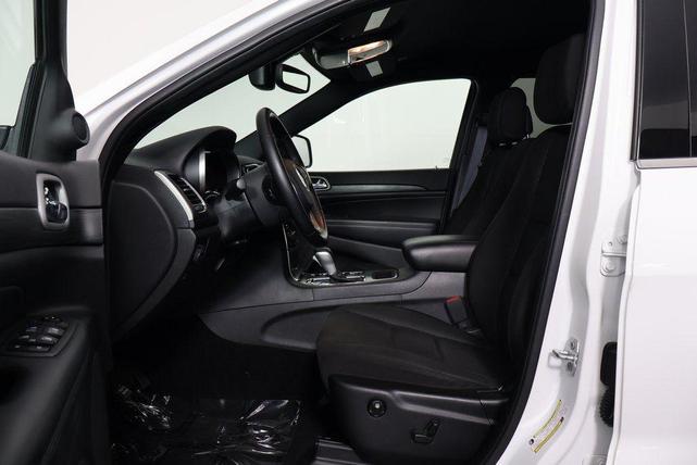 Photo of 2020 Bright White Clearcoat Jeep Grand Cherokee